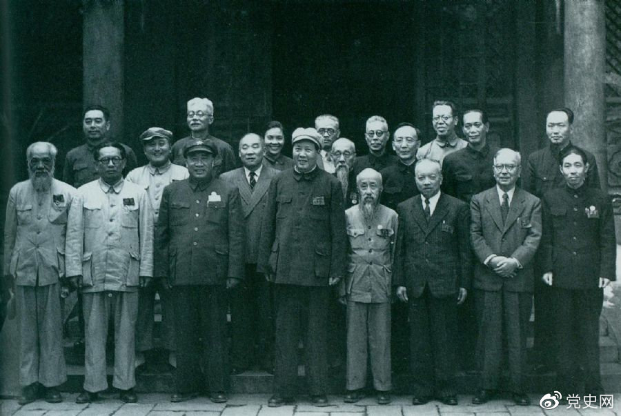 1949年7月5日，新政治協(xié)商會議籌備會常務(wù)委員合影。